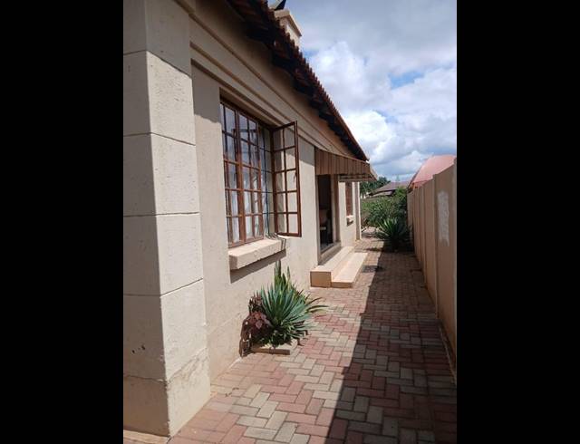 3 BEDROOM HOUSE FOR SALE IN HEATHERVIEW